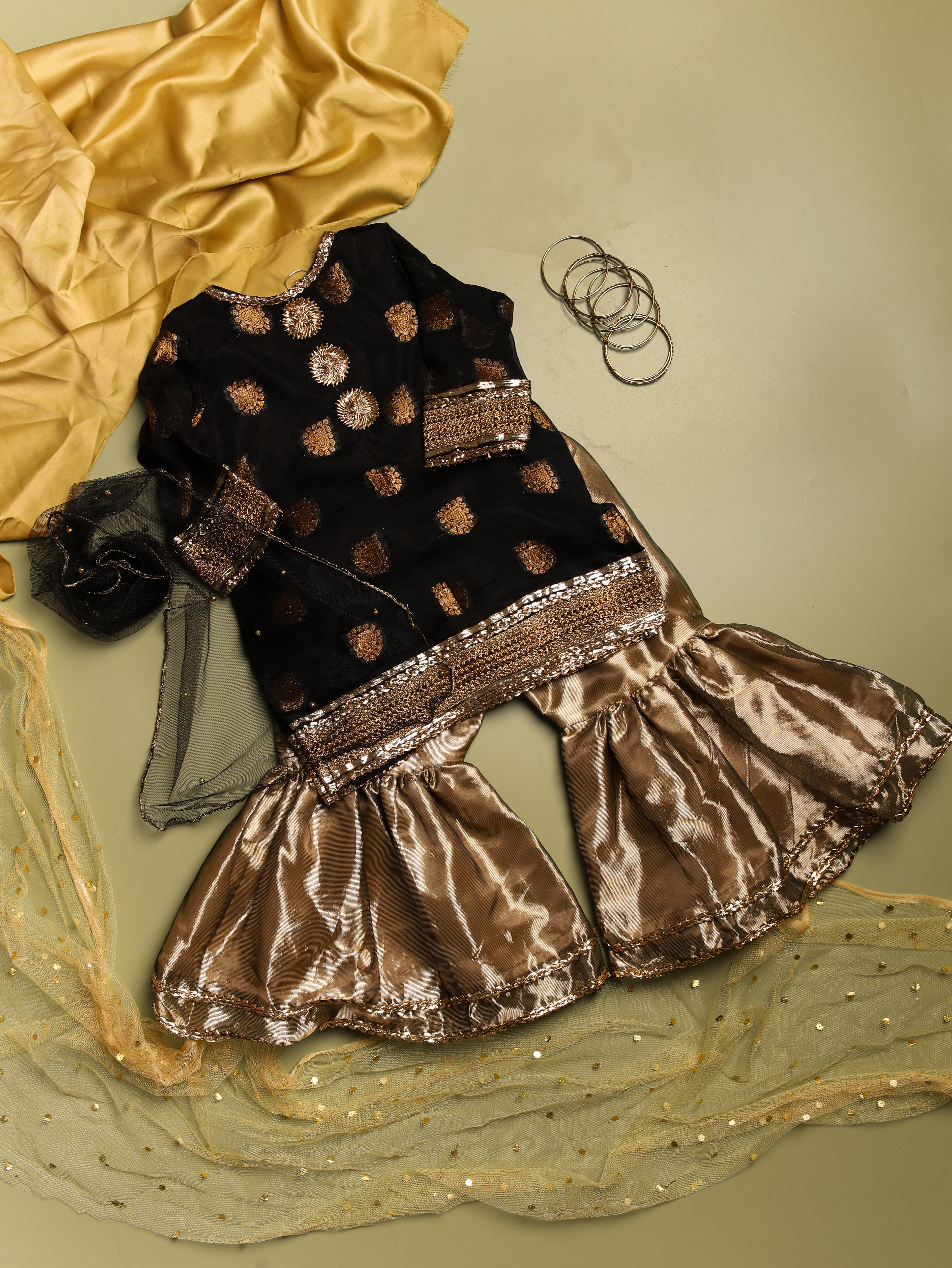 Gold Night (3 pc)