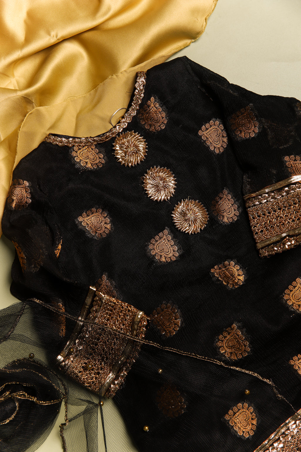 Gold Night (3 pc)